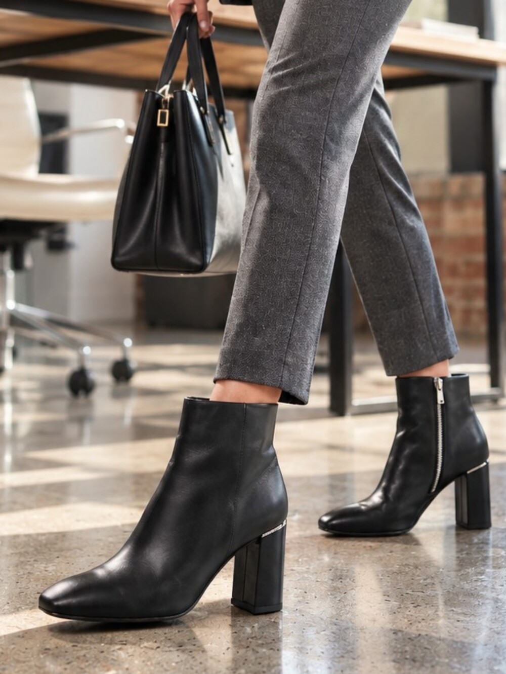 Pour La Victoire Black Leather Ankle Booties Block Heel Size 7.5